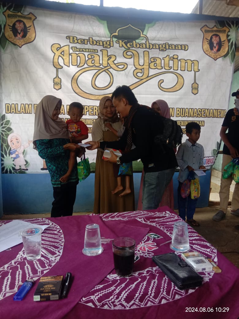 Dalam rangka memperingati milad ke-1 tahun, segenap jajaran media Buanasenanews.com bersama Relawan Bentar Peduli menggelar acara santunan anak yatim, di kantor Desa Sukasenang Kecamatan Cijaku Kabupaten Lebak, Banten, Selasa (06/08/2024)