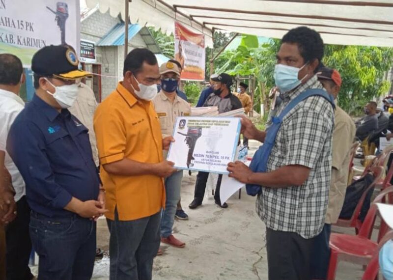 Sejumlah kelompok tani di Kabupaten Karimun, Kepulauan Riau, kembali menerima bantuan dari Pemerintah Provinsi lewat program yang dijalankan oleh Bakti Lubis, anggota DPRD Provinsi Kepulauan Riau