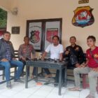 Ketua Perkumpulan Wartawan Fast Respon Nusantara (PW FRN) Counter Berita Polisi DPC Kabupaten Lebak, A. Sutisna, bersama timnya melakukan kunjungan silaturahmi ke kantor Kapolsek Cirinten pada Kamis, 8 Agustus 2024