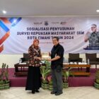 Dalam upaya meningkatkan kinerja pelayanan publik, Pemerintah Daerah Kota Cimahi melalui Bagian Organisasi Setda Kota Cimahi menggelar sosialisasi penyusunan Survei Kepuasan Masyarakat (SKM) pada Kamis, (08/08)