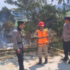 Suasana tenang di Kampung Rancaciung, Desa Neglasari, Kecamatan Limbangan, Kabupaten Garut, mendadak berubah mencekam ketika tiga unit rumah panggung dilalap si jago merah pada Minggu (11/08/2024)