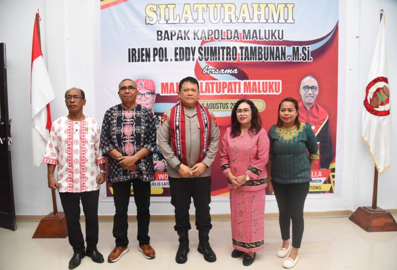 Kapolda Maluku, Irjen Pol Drs. Eddy Sumitro Tambunan, M.Si, melanjutkan rangkaian kunjungan silaturahminya dengan menemui Para Latupati Maluku. Pada Rabu (14/8/2024)
