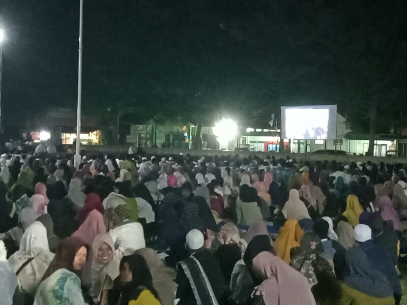 Dalam rangka memperingati HUT RI ke-79, Panitia Kecamatan Malingping menggelar acara doa bersama dan istighosah pada Rabu, 14 Agustus 2024, di alun-alun Kecamatan Malingping, Lebak, Banten