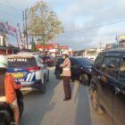 Personel Satuan Lalu Lintas (Sat Lantas) Polres Humbang Hasundutan kembali melaksanakan tugas pengaturan lalu lintas (Gatur Lalin) pada Kamis pagi, 15 Agustus 2024