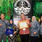 enjabat (Pj.) Wali Kota Cimahi, Dicky Saromi, menerima penghargaan bergengsi Proklim (Program Kampung Iklim) dari Kementerian Lingkungan Hidup Republik Indonesia