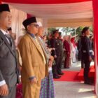 Kepala Kepolisian Sektor (Kapolsek) Malingping, AKP Sugiar Ali Munandar, S.H., bersama dengan personel mengikuti upacara peringatan Hari Ulang Tahun (HUT) Republik Indonesia yang ke-79 di alun-alun Kecamatan Malingping
