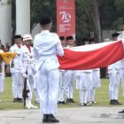 Upacara yang dipimpin oleh Penjabat Gubernur Jawa Barat berlangsung khidmat dan dihadiri oleh berbagai elemen penting provinsi, termasuk Kapolda Jabar Irjen Pol Dr. Akhmad Wiyagus, SIK., M.SI., MM., yang hadir bersama Wakapolda Jabar