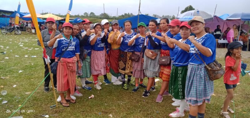 Tim PKK Lumban Sialaman berhasil meraih juara III setelah menundukkan Tim PKK Sihonongan dalam pertandingan yang berlangsung sengit dan penuh drama di Lapangan Merdeka Pearung, Kecamatan Paranginan, Kabupaten Humbang Hasundutan