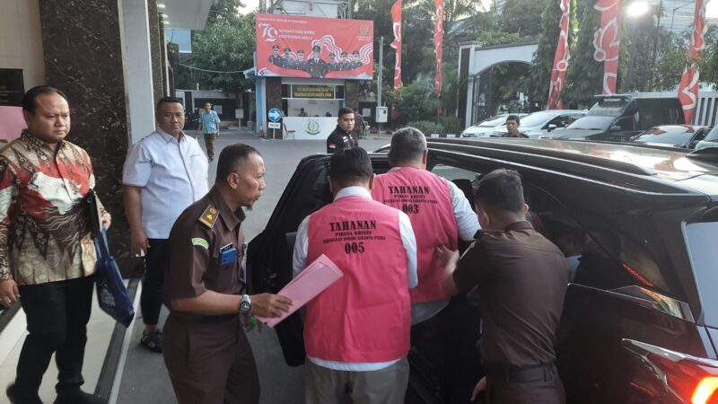 im Penuntut Umum Tindak Pidana Khusus Kejaksaan Negeri (Kejari) Jakarta Utara telah menerima pelimpahan tiga tersangka dan barang bukti dari penyidik dalam kasus dugaan Tindak Pidana Korupsi (Tipikor) terkait penjualan komoditi di Perum Bulog Wilayah DKI Jakarta selama periode 2022-2023
