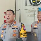 Kabid Humas Polda Jatim, Kombes Pol Dirmanto, didampingi Kabid Propam Polda Jatim, Kombes Pol Imam Setiawan, menjelaskan bahwa video yang viral itu adalah bagian dari kegiatan patroli yang diliput oleh salah satu media televisi nasional