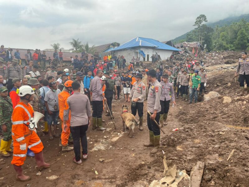 Upaya kemanusiaan yang dilakukan oleh Polda Malut ini difokuskan untuk menemukan korban yang masih tertimbun akibat banjir bandang dan tanah longsor
