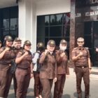 Para peserta PKL tidak hanya diajarkan teori, tetapi juga diberikan kesempatan untuk melihat langsung proses administrasi penanganan perkara, termasuk memeriksa berkas-berkas perkara dan mengikuti jalannya persidangan di Pengadilan Negeri (PN) Jakarta Utara