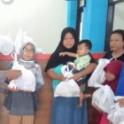apolsek Rangkaabitung AKP Pipih Iwan Hermansyah.SH,gelar Bakti Sosial bagikan paket sembako sebanyak 60 Paket dari Kapolres Lebak AKBP Suyono,.S.I.K.