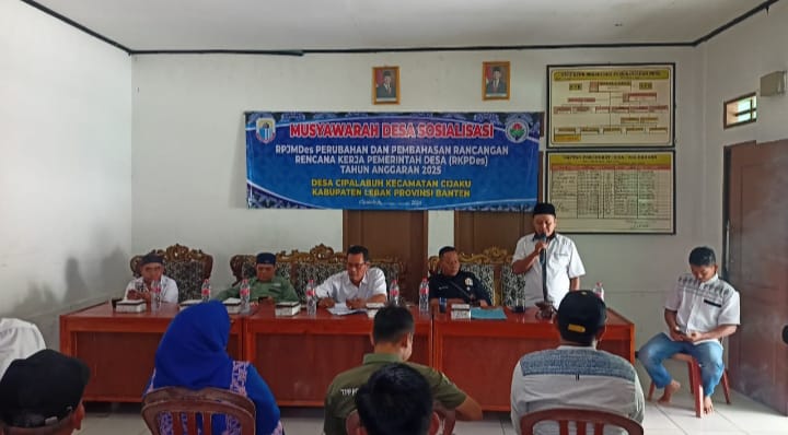 Pemerintah Desa Cipalabuh, Kecamatan Cijaku, Kabupaten Lebak, Banten, mengadakan musyawarah desa yang sangat penting pada Rabu, 28 Agustus 2024