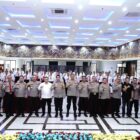 Wakapolda Jawa Barat, Brigjen Pol. Bariza Sulfi, memimpin Rapat Kerja Teknis (Rakernis) Fungsi Tahti Jajaran Polda Jabar Tahun 2024 yang berlangsung pada Kamis (29/08/2024) di Aula Lantas Mapolda Jabar