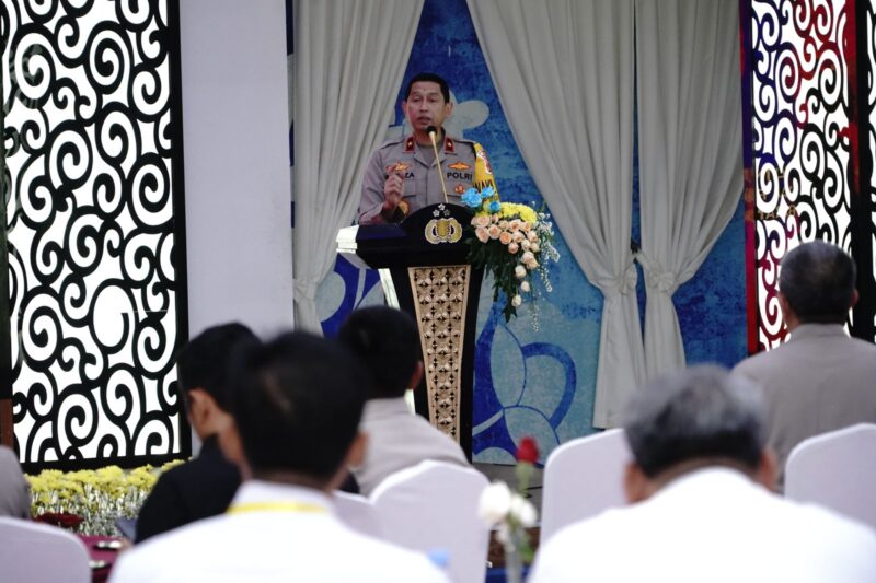 Kabid Humas Polda Jabar, Kombes Pol Jules Abraham Abast, mengungkapkan bahwa lebih dari 20 personel kepolisian mengalami luka-luka