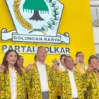 Ketua Umum Partai Golkar baru, Bahlil Lahadalia bersama Ketua Dewan Pembina Partai Golkar periode 2024-2029 Agus Gumiwang Kartasasmita dan para pengurus DPP Golkar.