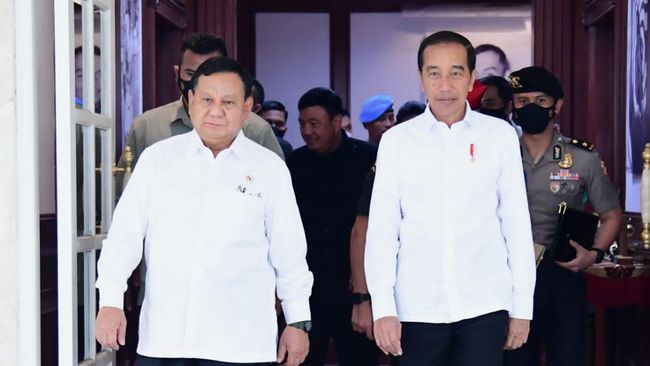 Presiden terpilih Prabowo Subianto menepis isu yang menyebutkan bahwa hubungan antara dirinya dengan Presiden Joko Widodo (Jokowi) mengalami keretakan