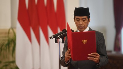 Salah satu langkah penting yang dilakukan Jokowi dalam beberapa bulan terakhir adalah pelantikan sejumlah nama baru dalam kabinet sebagai bagian dari transisi pemerintahan