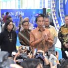 Presiden Joko Widodo menyampaikan keterangannya kepada awak media di Jakarta Convention Center (JCC), Jakarta, pada Kamis, 1 Agustus 2024. Foto: BPMI Setpres/Kris