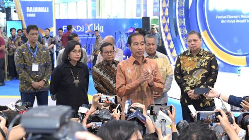 Presiden Joko Widodo menyampaikan keterangannya kepada awak media di Jakarta Convention Center (JCC), Jakarta, pada Kamis, 1 Agustus 2024. Foto: BPMI Setpres/Kris