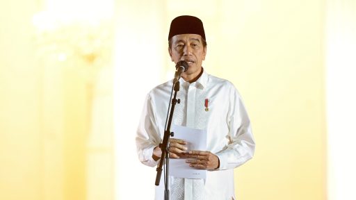 Presiden Joko Widodo menghadiri acara zikir dan doa kebangsaan yang diselenggarakan di halaman Istana Merdeka, Jakarta, pada Kamis, 1 Agustus 2024. Foto: BPMI Setpres/Muchlis Jr