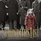 Film ini menceritakan kisah nyata Oskar Schindler, seorang pengusaha Jerman yang menyelamatkan lebih dari seribu orang Yahudi selama Holocaust dengan mempekerjakan mereka di pabriknya