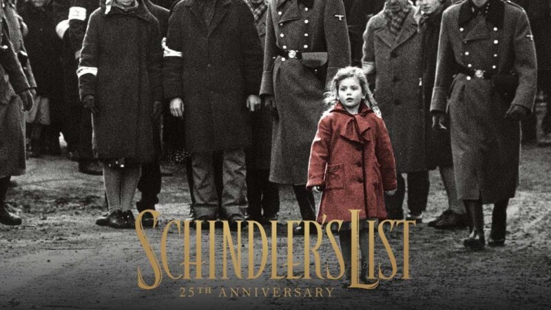 Film ini menceritakan kisah nyata Oskar Schindler, seorang pengusaha Jerman yang menyelamatkan lebih dari seribu orang Yahudi selama Holocaust dengan mempekerjakan mereka di pabriknya