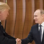 Mantan Presiden AS dan kandidat presiden Donald Trump memberikan ucapan selamat kepada Presiden Rusia Vladimir Putin