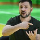 Presiden Ukraina Volodymyr Zelensky. Presiden Ukraina Volodymyr Zelensky memberikan keterangan kepada media Prancis pada 30 Juli 2024, di tengah invasi Rusia ke Ukraina. GENYA SAVILOV / Getty Images