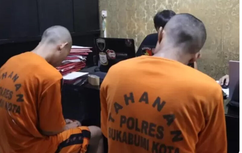 Kepolisian Sukabumi Kota berhasil menangkap dua pelaku pencurian dengan kekerasan, yakni WAB (44 tahun) dan AC (42 tahun), setelah melakukan aksi kejam terhadap seorang remaja berinisial MAN (17 tahun)