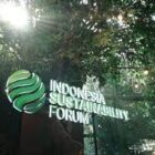 Forum internasional ini menjadi wadah bagi para pemimpin dunia, pakar, dan pebisnis untuk berbagi pengetahuan dan solusi terbaik menghadapi tantangan perubahan iklim dan mewujudkan pertumbuhan ekonomi yang inklusif dan berkelanjutan