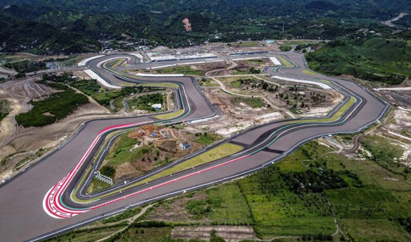 MotoGP Mandalika 2024 siap dimulai dengan penuh antusiasme di Sirkuit Internasional Pertamina Mandalika, Indonesia, pada 27-29 September 2024