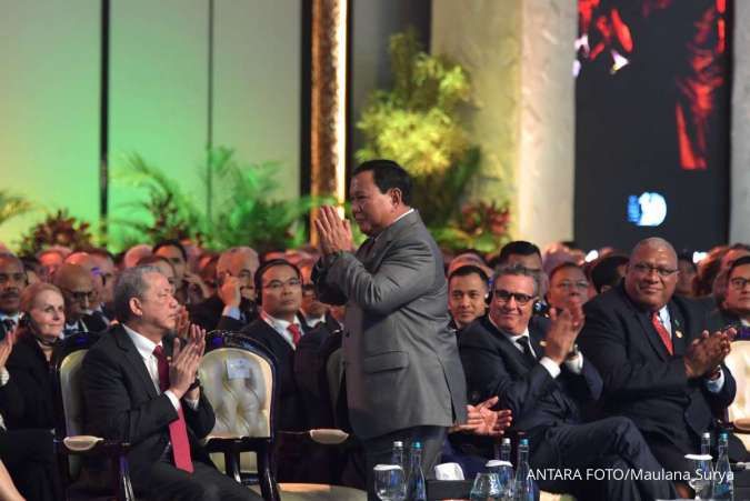 Dalam momen bersejarah, Presiden Joko Widodo secara resmi memperkenalkan Prabowo Subianto sebagai presiden terpilih yang akan meneruskan estafet kepemimpinan Indonesia