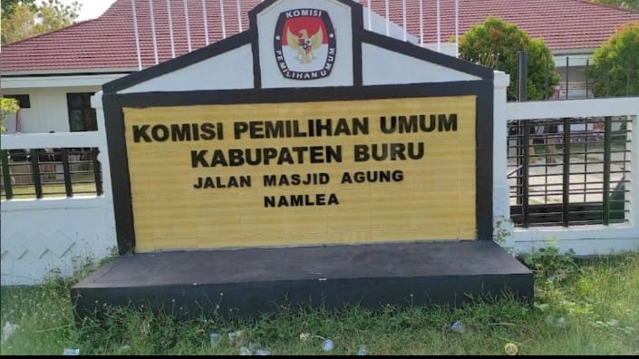 Kasus dugaan korupsi yang melibatkan dana hibah untuk Pemilihan Kepala Daerah (Pilkada) di Kabupaten Buru terus menjadi sorotan publik. Surat resmi dengan Nomor B-753/0.1.14/Fd.1/09/2021, yang telah ditandatangani oleh mantan Kepala Kejaksaan Negeri Buru, Muhtadi, S.Ag, SH, MA, MH, hingga kini belum mendapatkan tindak lanjut yang semestinya dari pihak berwenang