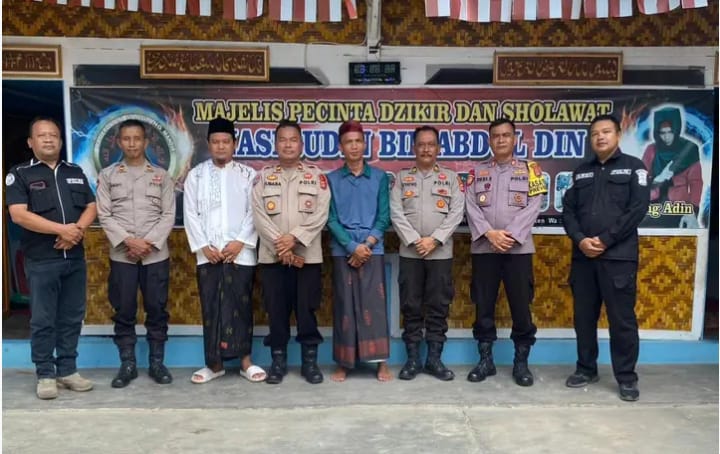 Dalam upaya memperkuat sinergitas menjelang Pemilihan Kepala Daerah (Pemilukada) 2024, Polres Lebak melalui Kasat Binmas, Iptu Subara, S.Ip, melaksanakan kegiatan sambang silaturahmi ke Majelis Pecinta Dzikir dan Sholawat Nasirudin Bin Abdul Din yang berlokasi di Kampung Ancol, Desa Cimangenteung, Kecamatan Rangkasbitung
