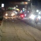 Proyek pembangunan jalan hotmix di Kelurahan Bencongan, Kecamatan Kelapa Dua, Kabupaten Tangerang, menjadi sorotan publik. Pasalnya, proyek dengan panjang 200 meter tersebut telah menyedot anggaran sebesar Rp 1,379,482,000.00 dari APBD 2024, namun kualitasnya dipertanyakan.