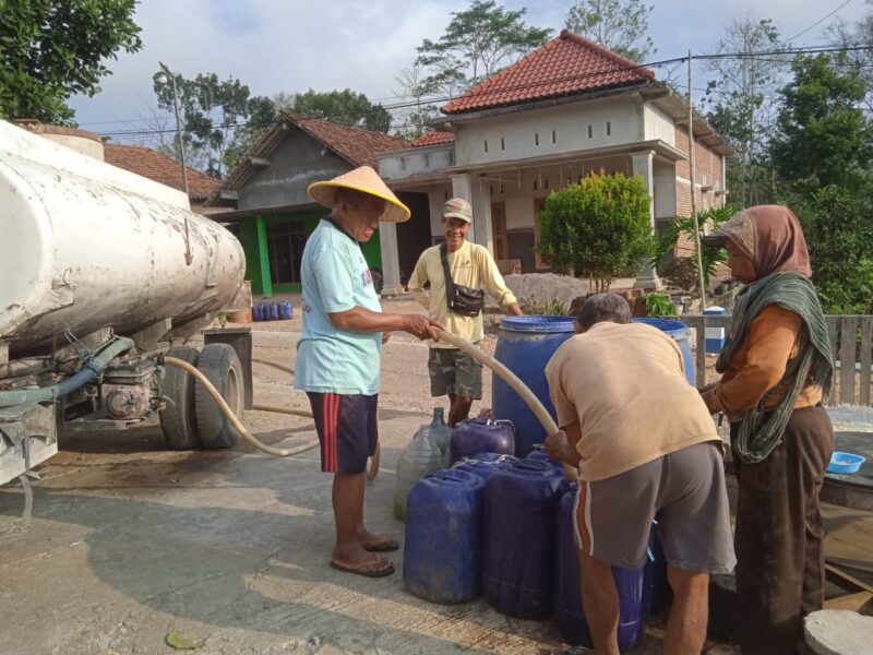 Pada hari Rabu, 4 September 2024, bantuan air bersih kembali didistribusikan ke Dusun Jinggring, Desa Pakisrejo. Bantuan tersebut datang dari berbagai pihak, termasuk dari Mas Soni, seorang tokoh desa Ngrejo yang dikenal karena kepeduliannya terhadap masyarakat sekitar