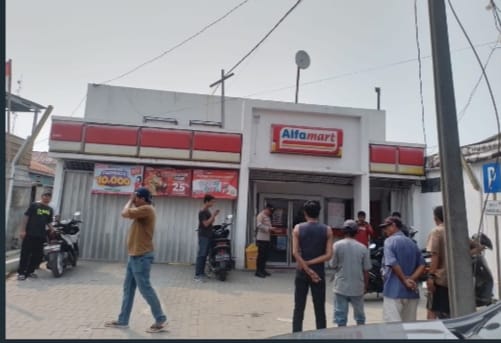 Peristiwa pencurian motor di Alfamart yang berlokasi di Jalan Raya Serang KM.35, Kecamatan Jayanti, Kabupaten Tangerang