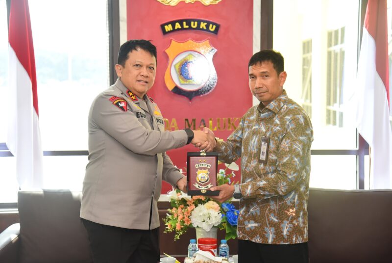 Kepala Kepolisian Daerah Maluku, Irjen Pol Drs. Eddy Sumitro Tambunan, M.Si, menerima kunjungan silaturahmi dari Ketua BPK RI perwakilan Provinsi Maluku, Andriyanto, dalam pertemuan yang berlangsung pada Kamis (5/9/2024)