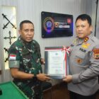 Dalam sebuah momen penuh kehormatan dan kehangatan, Kepala Kepolisian Daerah (Kapolda) Maluku, Irjen Pol Drs. Eddy Sumitro Tambunan, M.Si, resmi diangkat sebagai warga kehormatan Korem 151/Binaiya