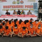 Dalam upaya serius memberantas maraknya kasus pencurian kendaraan bermotor (Curanmor) di wilayah Tangerang dan sekitarnya, Polres Metro Tangerang Kota bersama Polda Metro Jaya telah berhasil menangkap 50 tersangka selama dua bulan terakhir