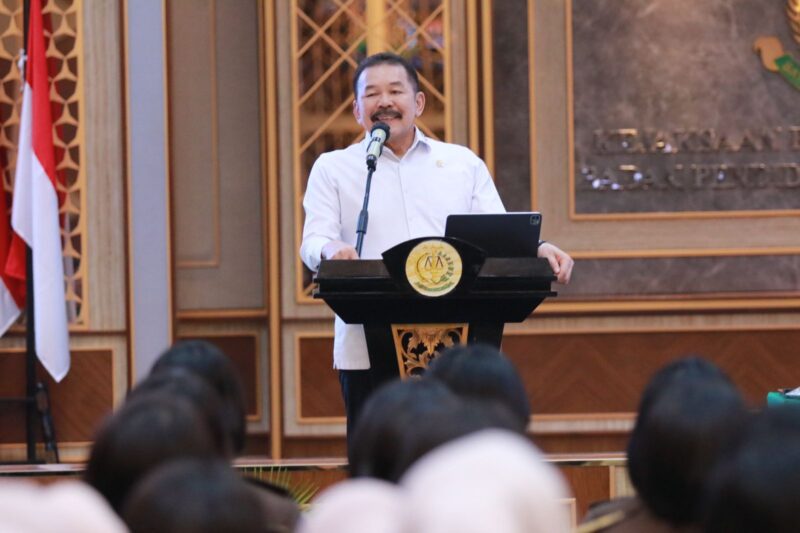 Jaksa Agung Republik Indonesia, ST Burhanuddin, dengan tegas menyampaikan kepada seluruh insan Adhyaksa bahwa selama lima tahun terakhir, Kejaksaan telah berhasil membangun kepercayaan publik sebagai lembaga penegak hukum paling kredibel