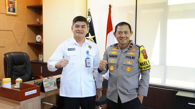 Wakil Kepala Kepolisian Daerah Maluku, Brigjen Pol Samudi, S.Ik., M.H., menyambut baik kunjungan silaturahmi yang dilakukan oleh Kepala Badan Narkotika Nasional Provinsi (BNNP) Maluku, Brigjen Pol Deni Dharmapala, pada Senin (9/9/2024)