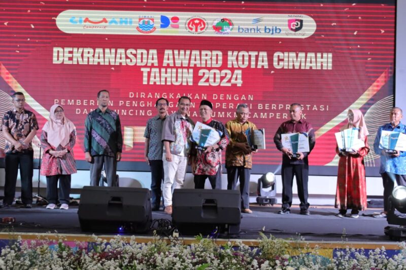 Malam Anugerah DEKRANASDA AWARDS 2024 yang diadakan di Hall Cimahi Techno Park, Dinas Perdagangan, Koperasi, Usaha Kecil dan Menengah, dan Perindustrian Kota Cimahi