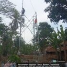 Pembangunan menara Base Transceiver Station (BTS) di Kabupaten Tangerang terus menjadi sorotan masyarakat karena maraknya proyek yang berjalan tanpa izin lengkap