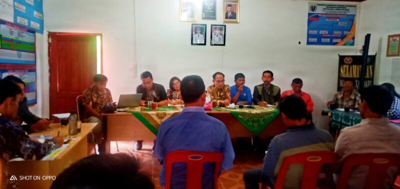 Pemerintah Desa Lumban Sialaman mengadakan musyawarah penting mengenai Rencana Kerja Pembangunan Desa (RKPDes) tahun 2025 pada hari Kamis (12/09/2024) di kantor Desa Lumban Sialaman