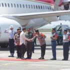 Presiden RI Ir. H. Joko Widodo tiba di Bandara Sultan Aji Muhammad Sulaiman (SAMS) Balikpapan pada Kamis (12/09/2024) dalam rangkaian kunjungan kerja penting. Kedatangan Presiden disambut langsung oleh Pj. Gubernur Kalimantan Timur, Pangdam VI Mulawarman, Kapolda Kaltim Irjen Pol Drs. Nanang Avianto, M.Si., dan pejabat penting lainnya
