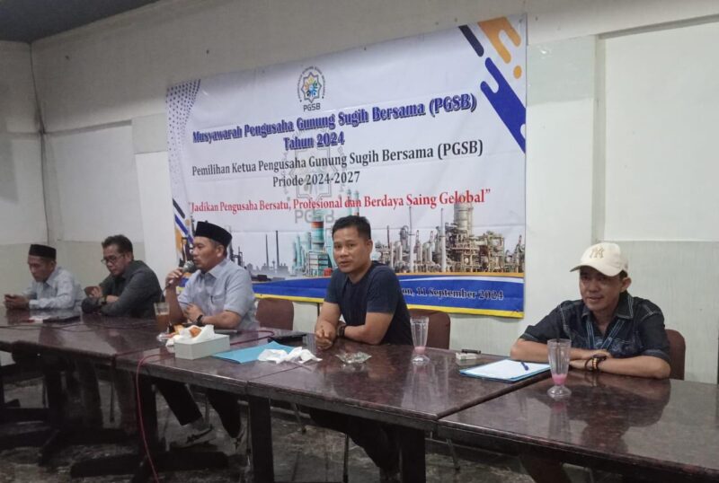 Pengusaha Gunung Sugih Bersama (PGSB), sebuah organisasi yang berdiri sejak tahun 2021, menggelar musyawarah tahunan sekaligus pemilihan ketua baru yang berlangsung di Hotel Laguna, Jl. Raya Anyer, Kecamatan Ciwandan, Kota Cilegon