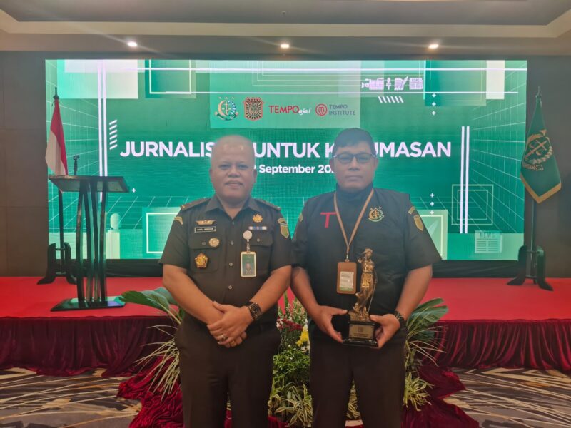 Kasi Penerangan Hukum Kejaksaan Tinggi Maluku, Ardy, S.H., M.H., berhasil dinobatkan sebagai peserta terbaik dalam Workshop Jurnalistik Kehumasan Tahun 2024